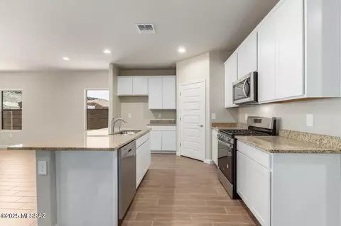 1083 S Chatfield Ave, Vail, AZ 85641 photo 4