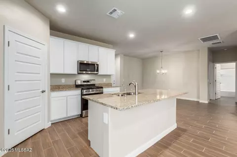 1083 S Chatfield Ave, Vail, AZ 85641 photo 3