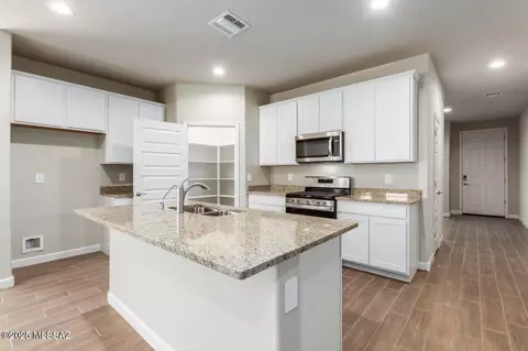 1083 S Chatfield Ave, Vail, AZ 85641