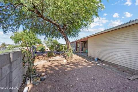 Exterior - 7457 E 45th St, Tucson, AZ 85730 photo 5 of 8