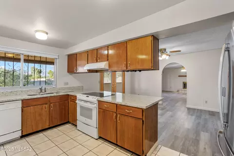 Kitchen - 7457 E 45th St, Tucson, AZ 85730 photo 4 of 4