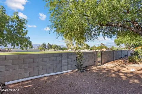 Exterior - 7457 E 45th St, Tucson, AZ 85730 photo 6 of 8