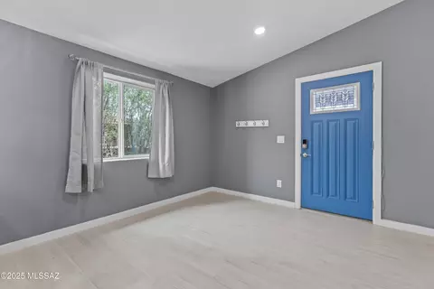 Entry Way - 456 W Utah St, Tucson, AZ 85706 photo 3 of 4