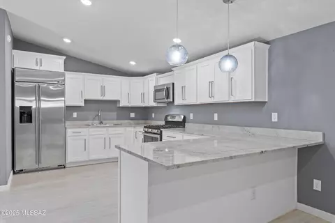 Kitchen - 456 W Utah St, Tucson, AZ 85706 photo 3 of 3