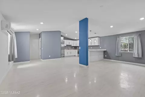 Living - 456 W Utah St, Tucson, AZ 85706 photo 2 of 3