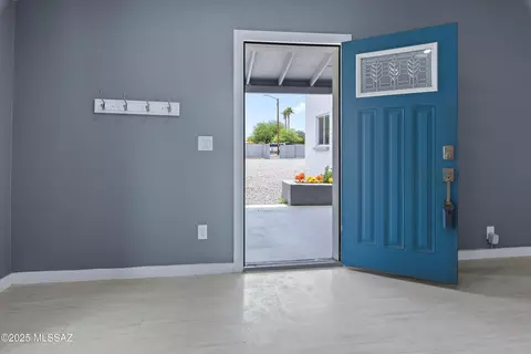 Entry Way - 456 W Utah St, Tucson, AZ 85706 photo 1 of 4