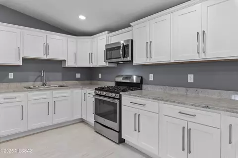 Kitchen - 456 W Utah St, Tucson, AZ 85706 photo 1 of 3