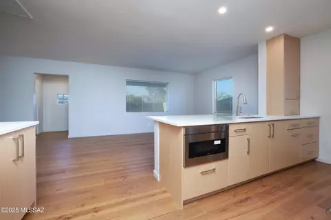 Living - 1646 E Copper St, Tucson, AZ 85719 photo 4 of 7