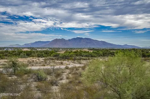 5735 N Silverbell Rd, Tucson, AZ 85743