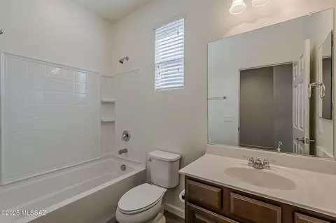 Bath - 11427 E Dry Wind Dr, Tucson, AZ 85747 photo 2 of 3