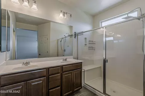 Bath - 11427 E Dry Wind Dr, Tucson, AZ 85747 photo 1 of 3