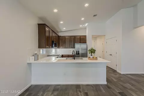 Kitchen - 11427 E Dry Wind Dr, Tucson, AZ 85747 photo 3 of 5