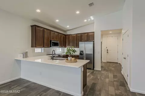 Kitchen - 11427 E Dry Wind Dr, Tucson, AZ 85747 photo 4 of 5