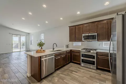 Kitchen - 11427 E Dry Wind Dr, Tucson, AZ 85747 photo 2 of 5