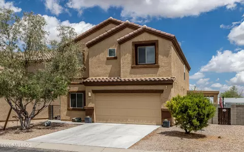 Exterior - 6401 E Boldin Dr, Tucson, AZ 85756 photo 2 of 7