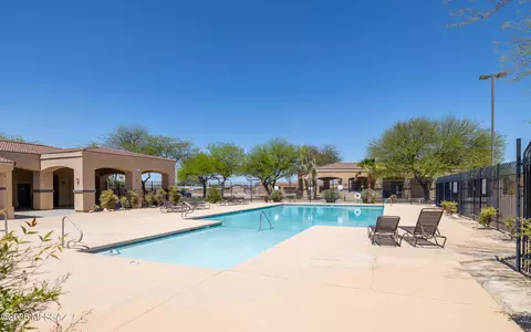 Exterior - 6401 E Boldin Dr, Tucson, AZ 85756 photo 6 of 7