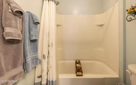 Bath - 6401 E Boldin Dr, Tucson, AZ 85756 photo 4 of 5