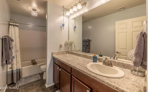 Bath - 6401 E Boldin Dr, Tucson, AZ 85756 photo 3 of 5