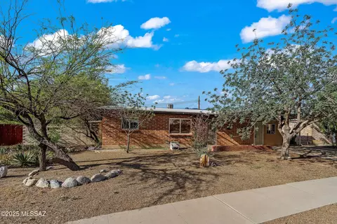 525 E Muriel Pl, Tucson, AZ 85704
