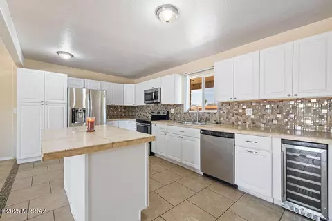 7352 E Tamara Dr, Tucson, AZ 85730 photo 2