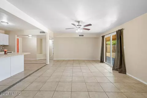 7352 E Tamara Dr, Tucson, AZ 85730 photo 3