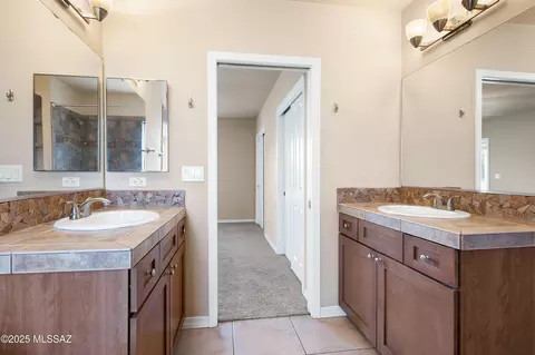 Bath - 1109 E Irwin Pl, Tucson, AZ 85719 photo 3 of 5