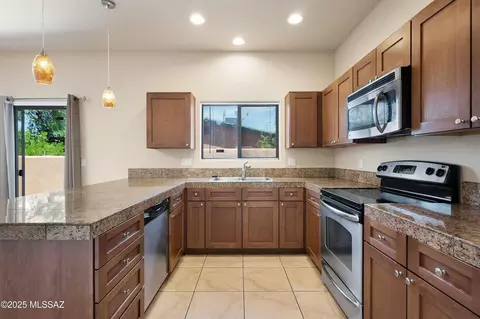 Kitchen - 1109 E Irwin Pl, Tucson, AZ 85719 photo 2 of 4