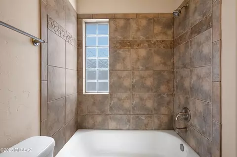 Bath - 1109 E Irwin Pl, Tucson, AZ 85719 photo 5 of 5