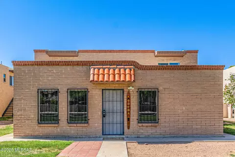 1949 N Camino Serna #A, Tucson, AZ 85715