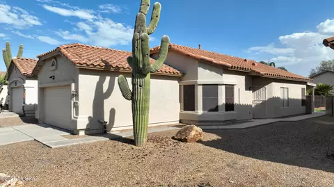 7541 W Splendor Dr, Tucson, AZ 85743