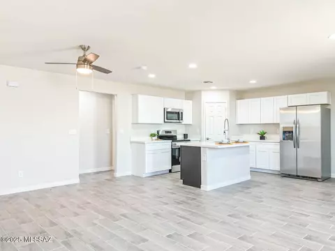 9494 W Tinajas Dr, Arizona City, AZ 85123