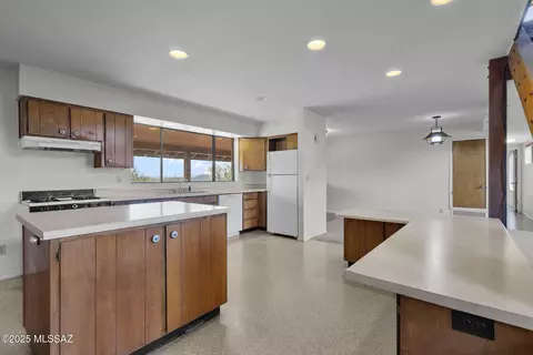 Kitchen - 108 Stoddard Way, Patagonia, AZ 85624 photo 3 of 3