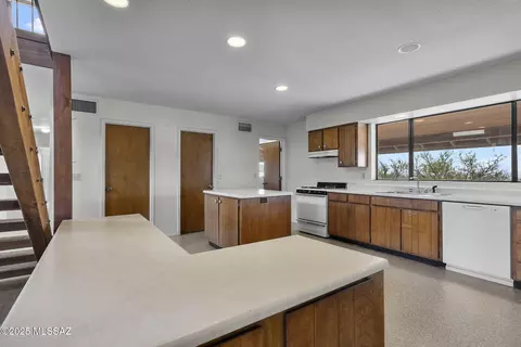 Kitchen - 108 Stoddard Way, Patagonia, AZ 85624 photo 2 of 3