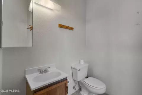 Bath - 108 Stoddard Way, Patagonia, AZ 85624 photo 3 of 3