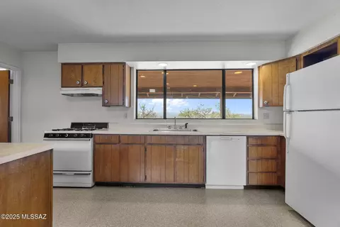 Kitchen - 108 Stoddard Way, Patagonia, AZ 85624 photo 1 of 3
