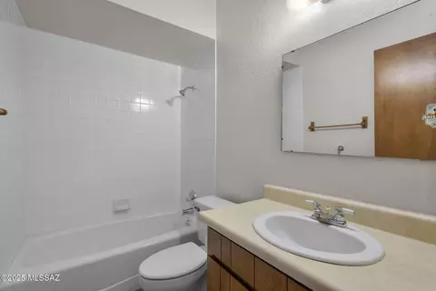Bath - 108 Stoddard Way, Patagonia, AZ 85624 photo 2 of 3