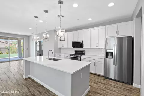 14241 E Hub Dr, Vail, AZ 85641