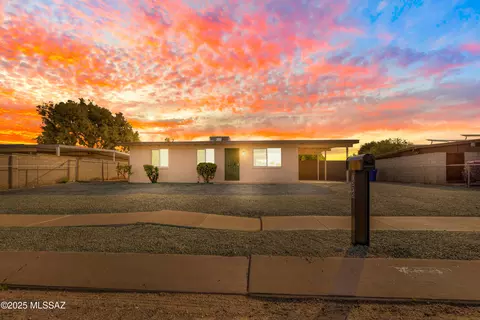 7575 E Apple Tree Dr, Tucson, AZ 85730