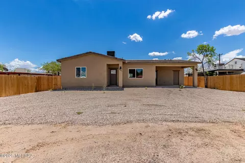 2821 W Roadrunner Rd, Tucson, AZ 85746