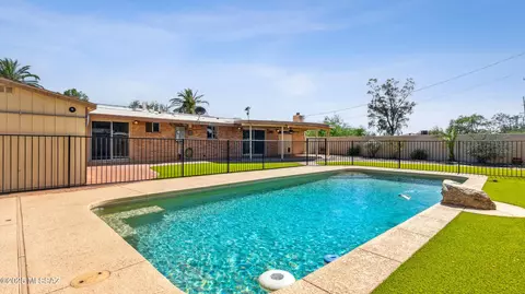 5701 E Waverly St, Tucson, AZ 85712
