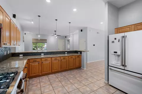 Kitchen - 5047 S Thunder Sky Way, Tucson, AZ 85747 photo 3 of 3