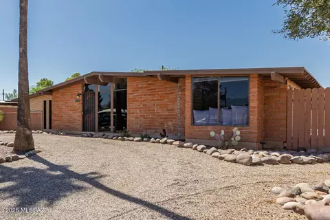 7902 E Timrod Pl, Tucson, AZ 85710