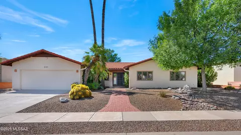 201 W Paseo Del Chino, Green Valley, AZ 85614