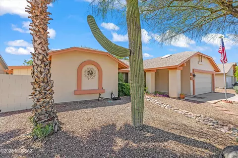 8701 N Star Grass Dr, Tucson, AZ 85742