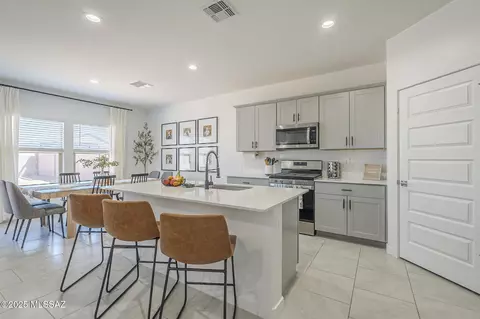Kitchen - 12815 E Joffroy Dr, Vail, AZ 85641 photo 2 of 4