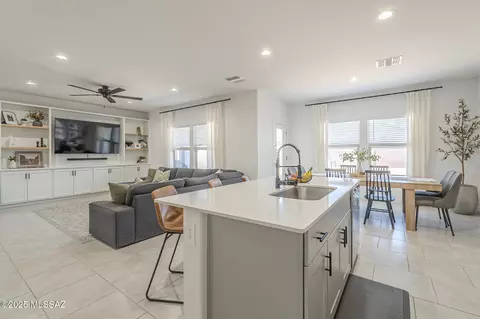 12815 E Joffroy Dr, Vail, AZ 85641