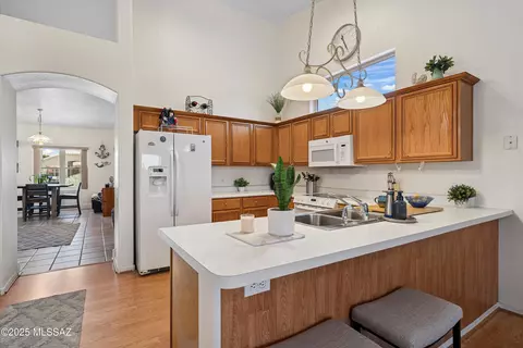 Kitchen - 9855 E Cisco Ct, Tucson, AZ 85748 photo 3 of 5