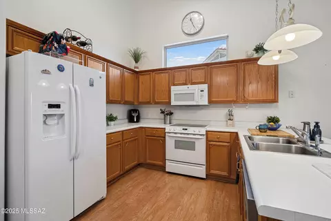 Kitchen - 9855 E Cisco Ct, Tucson, AZ 85748 photo 2 of 5