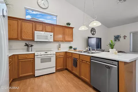 Kitchen - 9855 E Cisco Ct, Tucson, AZ 85748 photo 1 of 5