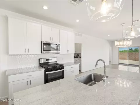 12598 E Remi Dr, Vail, AZ 85641